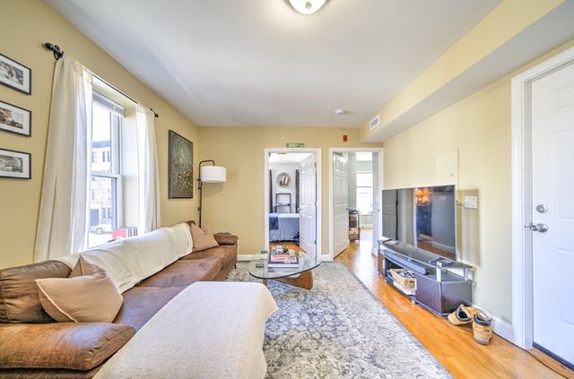 28 Chelsea St, Boston, MA 02128