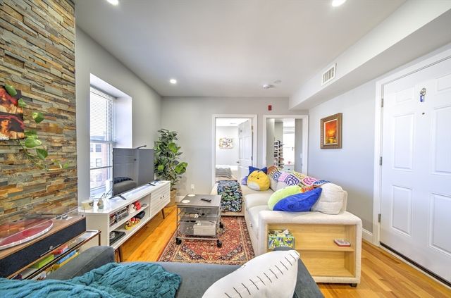 28 Chelsea St, Boston, MA 02128