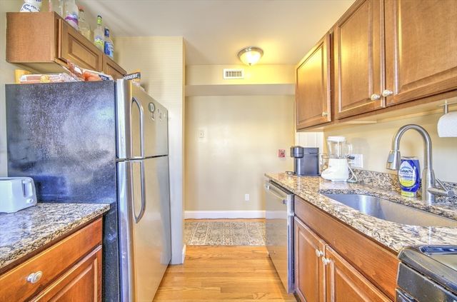 28 Chelsea St, Boston, MA 02128