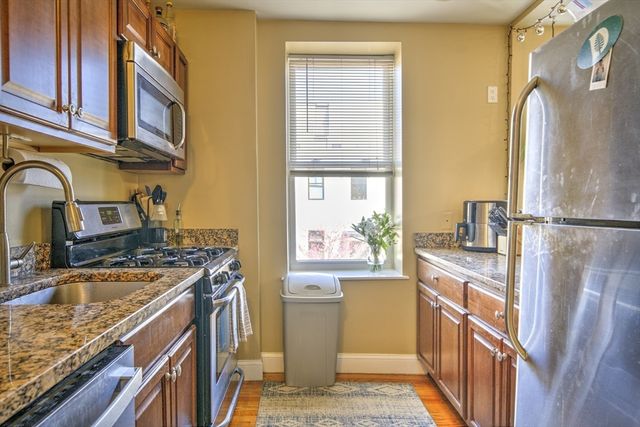 28 Chelsea St, Boston, MA 02128