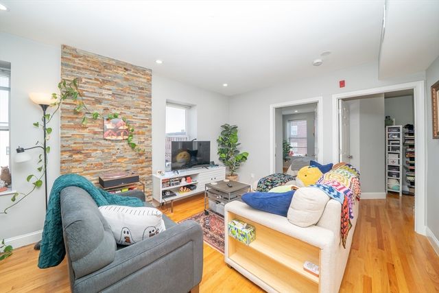 28 Chelsea St, Boston, MA 02128