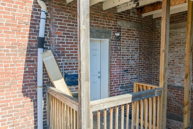 28 Chelsea St, Boston, MA 02128