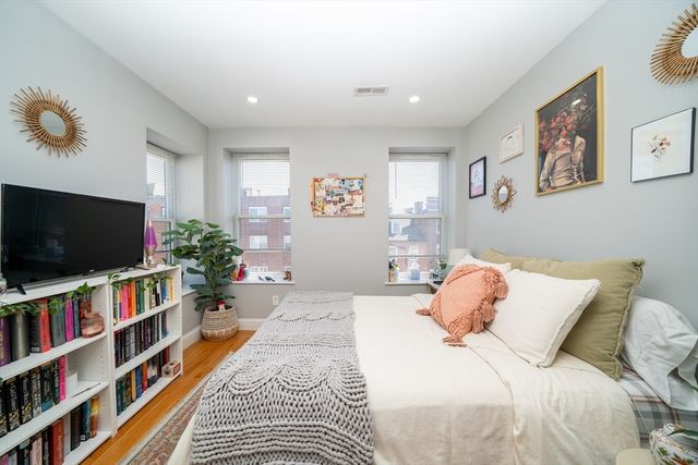 28 Chelsea St, Boston, MA 02128