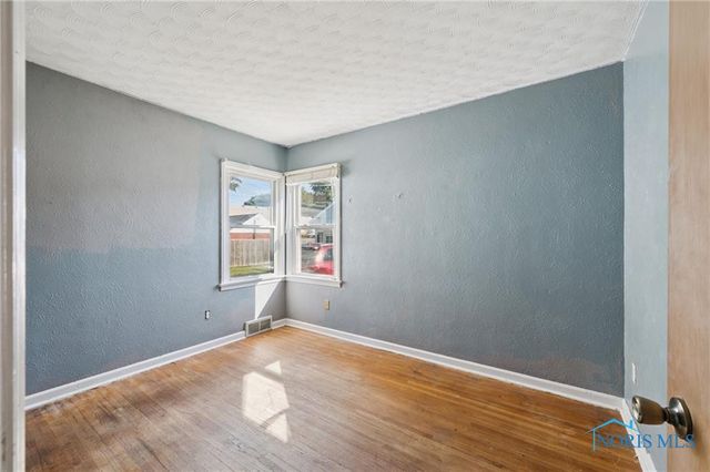 2432 Brown Road, Oregon, OH 43616