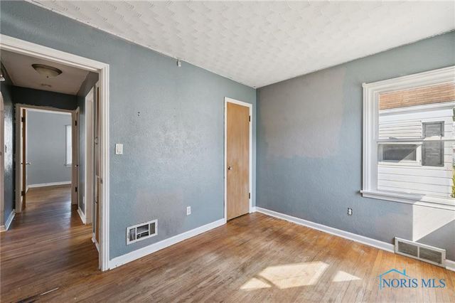 2432 Brown Road, Oregon, OH 43616