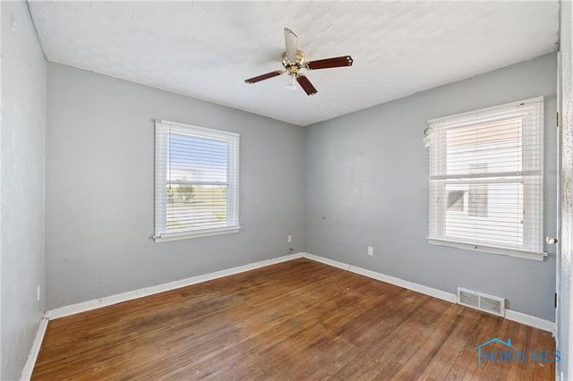 2432 Brown Road, Oregon, OH 43616