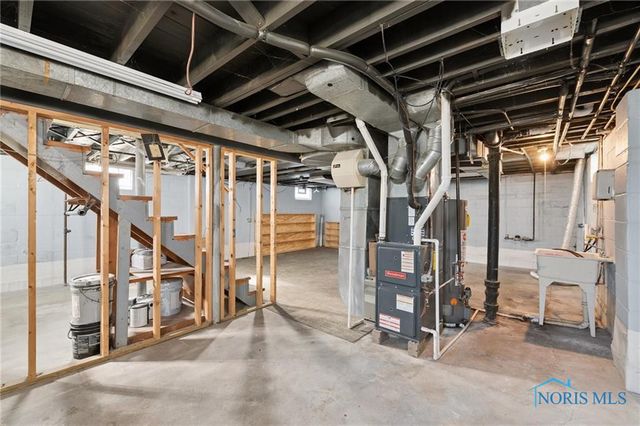 2432 Brown Road, Oregon, OH 43616