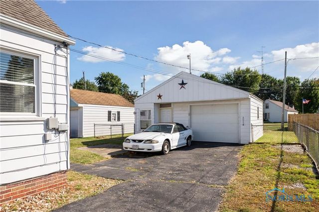 2432 Brown Road, Oregon, OH 43616