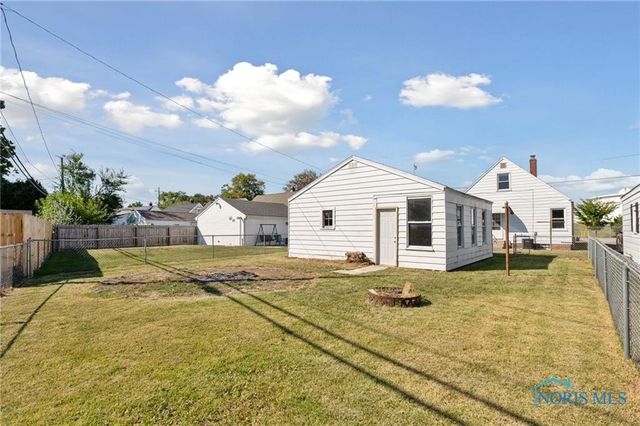 2432 Brown Road, Oregon, OH 43616