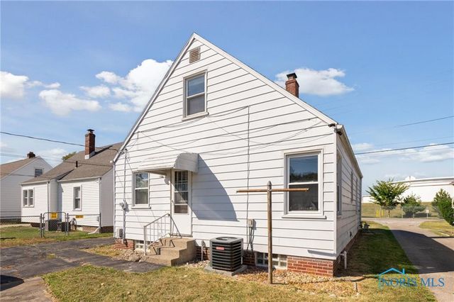 2432 Brown Road, Oregon, OH 43616