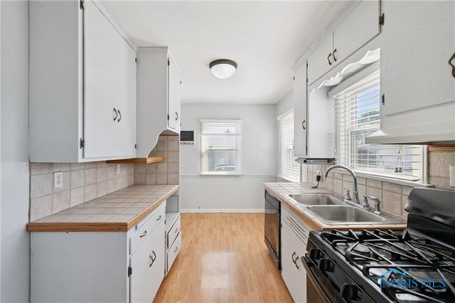 2432 Brown Road, Oregon, OH 43616