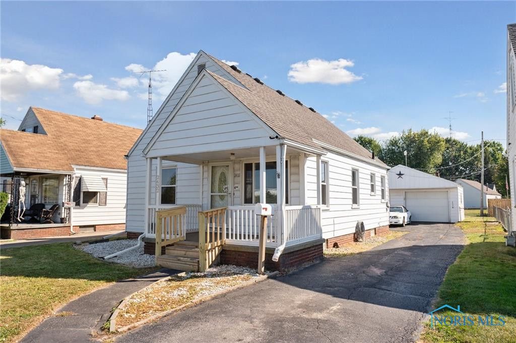 2432 Brown Road, Oregon, OH 43616