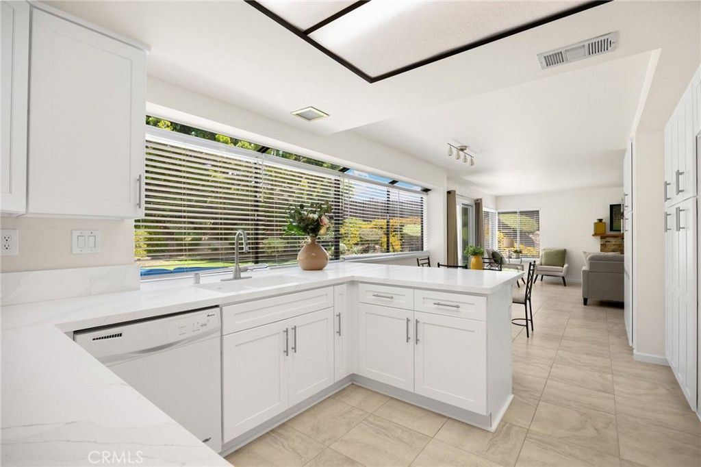 Image 8 of property listing at 20658 Calle Feliz, Yorba Linda, CA 92886