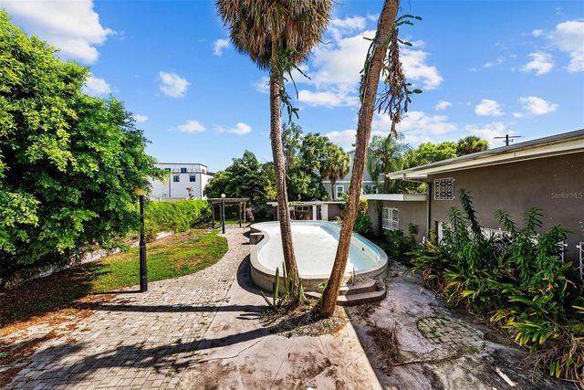 211 S SHORE CREST DRIVE, Tampa, FL 33609