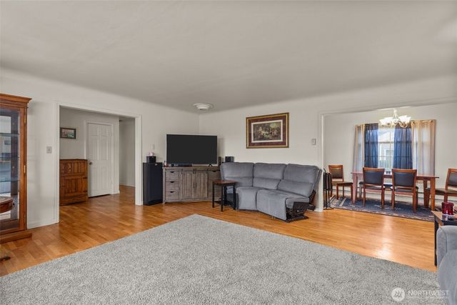 209 8th Avenue N, Algona, WA 98001