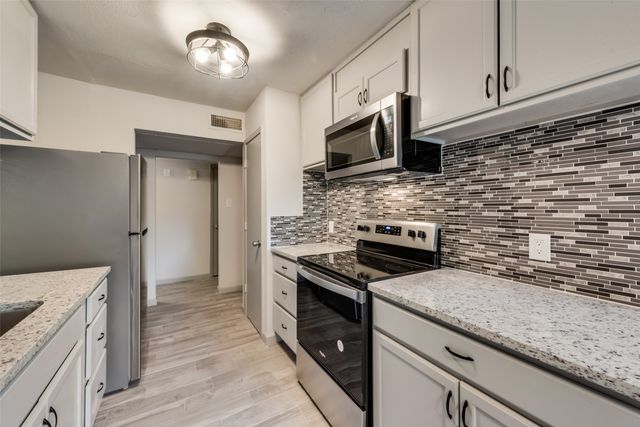 7021 Lincolnshire Lane, North Richland Hills, TX 76182