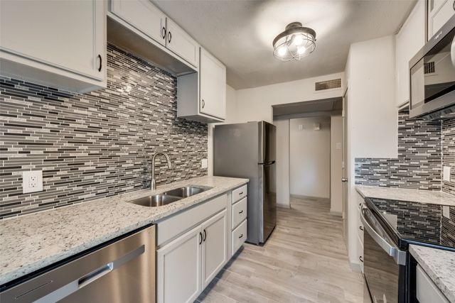 7021 Lincolnshire Lane, North Richland Hills, TX 76182