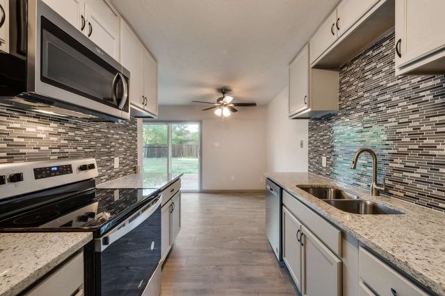 7021 Lincolnshire Lane, North Richland Hills, TX 76182