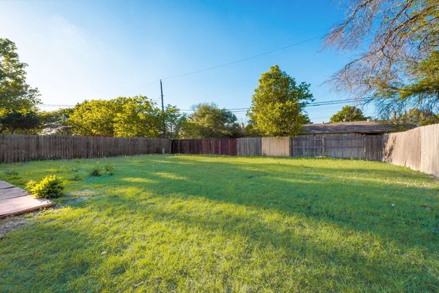 7021 Lincolnshire Lane, North Richland Hills, TX 76182