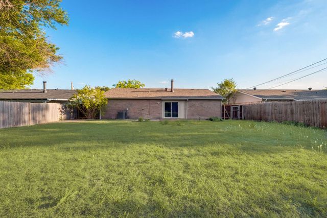7021 Lincolnshire Lane, North Richland Hills, TX 76182