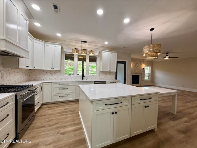 2206 Hickory Crest Lane, Knoxville, TN 37932