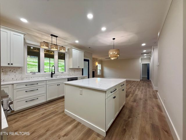 2206 Hickory Crest Lane, Knoxville, TN 37932