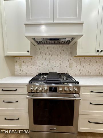 2206 Hickory Crest Lane, Knoxville, TN 37932