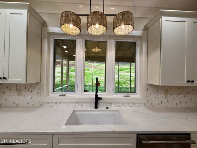 2206 Hickory Crest Lane, Knoxville, TN 37932