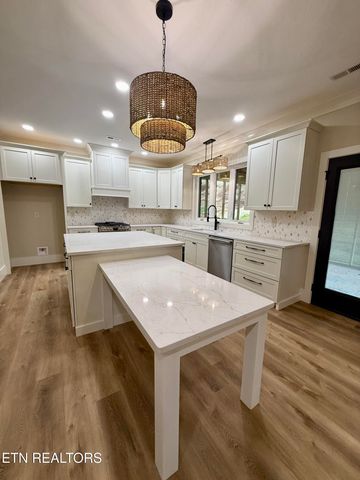 2206 Hickory Crest Lane, Knoxville, TN 37932