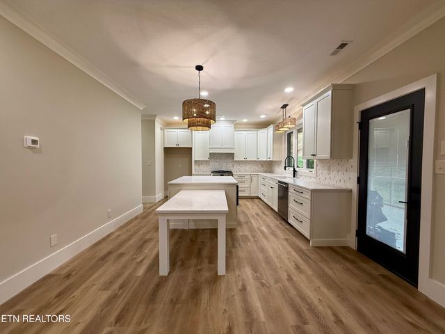 2206 Hickory Crest Lane, Knoxville, TN 37932