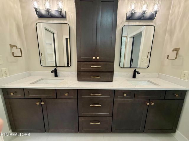 2206 Hickory Crest Lane, Knoxville, TN 37932