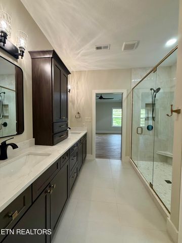 2206 Hickory Crest Lane, Knoxville, TN 37932