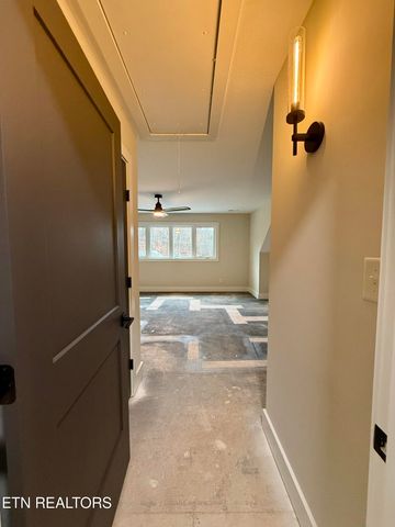 2206 Hickory Crest Lane, Knoxville, TN 37932