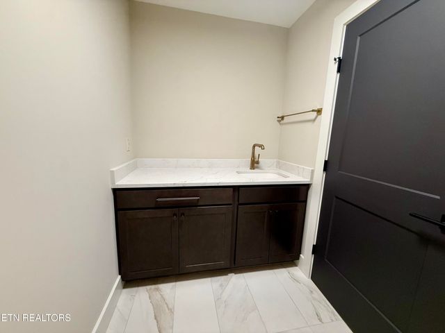 2206 Hickory Crest Lane, Knoxville, TN 37932