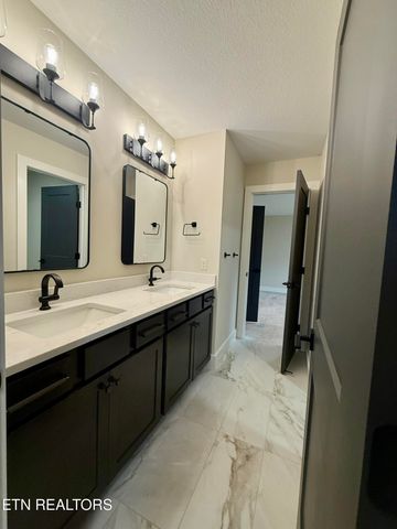 2206 Hickory Crest Lane, Knoxville, TN 37932