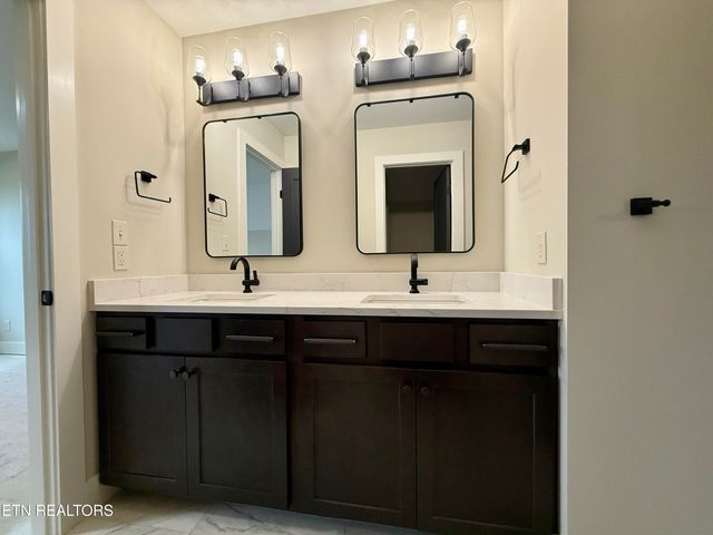 2206 Hickory Crest Lane, Knoxville, TN 37932