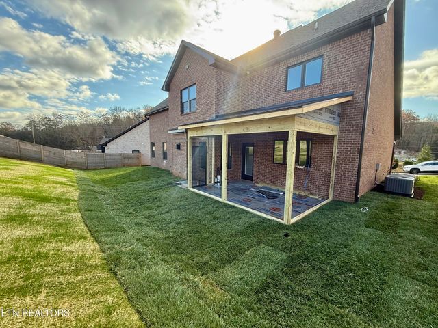 2206 Hickory Crest Lane, Knoxville, TN 37932