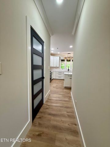 2206 Hickory Crest Lane, Knoxville, TN 37932