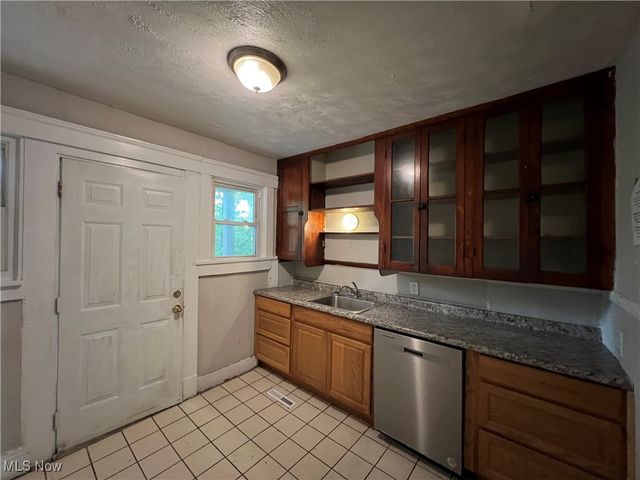 14269 Superior Road, Cleveland Heights, OH 44118