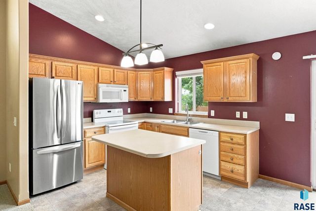 7105 S Hughes Ave Avenue, Sioux Falls, SD 57108
