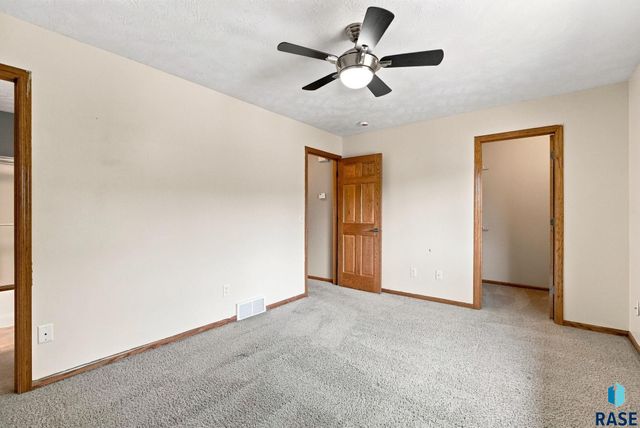 7105 S Hughes Ave Avenue, Sioux Falls, SD 57108