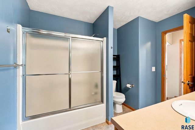 7105 S Hughes Ave Avenue, Sioux Falls, SD 57108