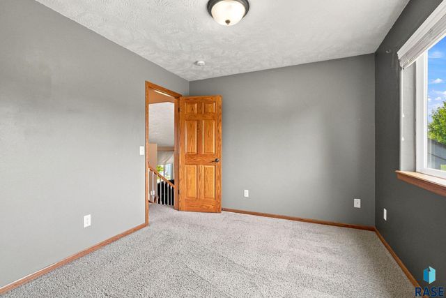 7105 S Hughes Ave Avenue, Sioux Falls, SD 57108