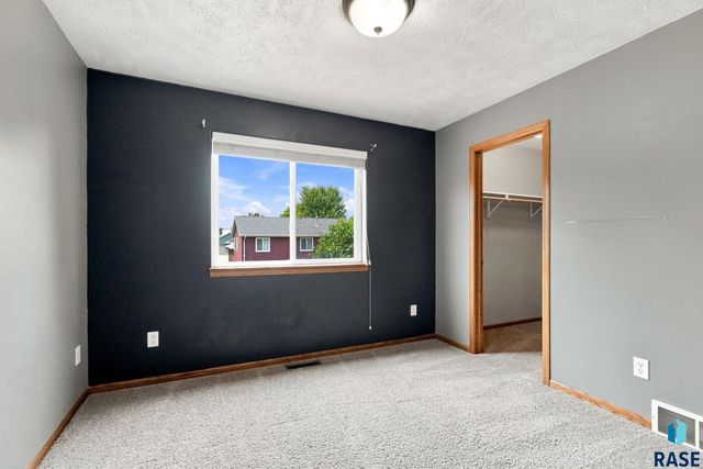 7105 S Hughes Ave Avenue, Sioux Falls, SD 57108