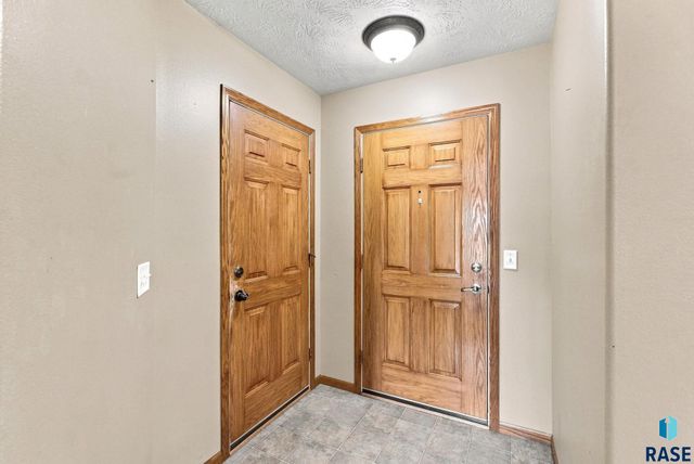 7105 S Hughes Ave Avenue, Sioux Falls, SD 57108