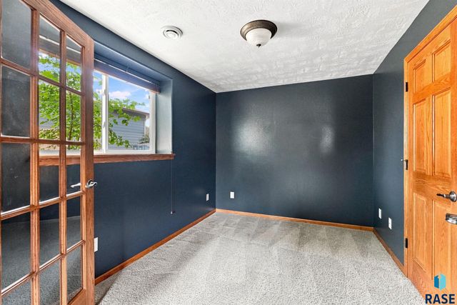 7105 S Hughes Ave Avenue, Sioux Falls, SD 57108
