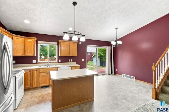 7105 S Hughes Ave Avenue, Sioux Falls, SD 57108