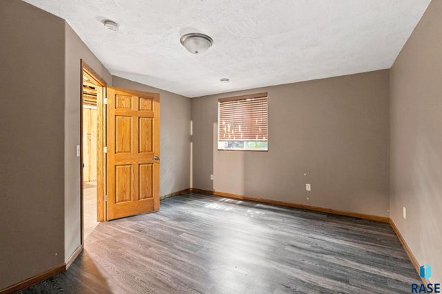 7105 S Hughes Ave Avenue, Sioux Falls, SD 57108