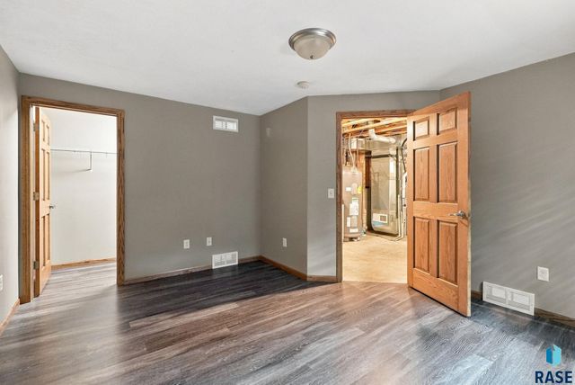 7105 S Hughes Ave Avenue, Sioux Falls, SD 57108