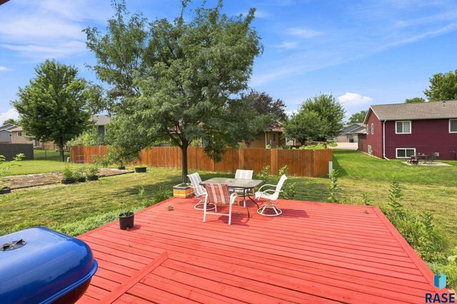 7105 S Hughes Ave Avenue, Sioux Falls, SD 57108